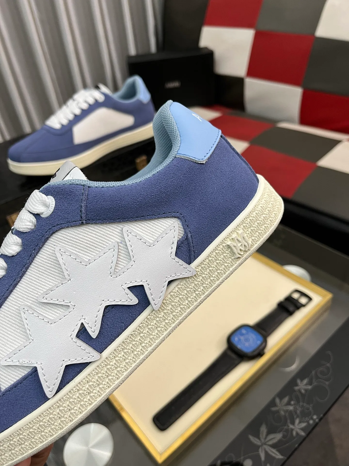 Men's shoes 💰420⌚️⌚️《AMIR*》New men's low-top casual sports sneakers bone shoes, another pair of irresistible bone shoes. Bone shoes are one of AMIRI's most popular items. They use first-layer cowhide uppers. The side bones are made of two cowhide laminations. They have a three-dimensional feel. The leather incisions are all oil-edged. Contrasting color design. Simple style. Fashionable sports. Customized metal LOGO nameplate to embellish shoelaces. Exclusive control of top version. Supports comparison. Breathable mesh lining Original rubber outsole A must-have item for daily leisure Suitable for various occasions Check it out if you are looking for high quality Super cool uppers Size: 38-445️⃣ Colors available